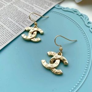 chanel gold earrings